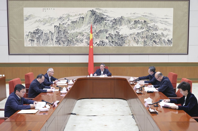 李強主持國務院第四次專題學習